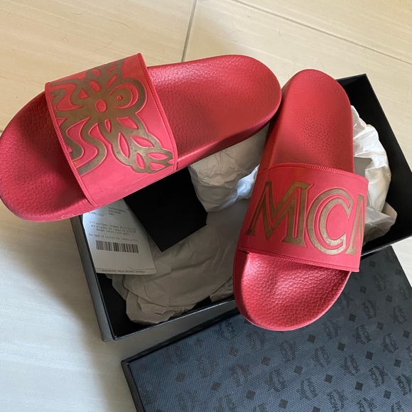 MCM Slides main image 5